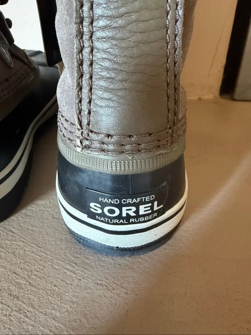 Sorel Joan of Arctic women’s waterproof winter boots in size 5.5